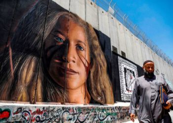 Artistas italianos que pintaron mural de atacante Ahed Tamimi prohibidos en Israel por 10 años