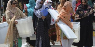 30 muertos en atentado suicida en una mesa electoral de Pakistán