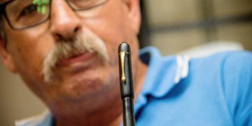 Pluma confiscada por los nazis ayuda a rastrear al hijo del superviviente del Holocausto en Israel