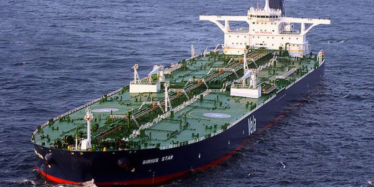 Arabia Saudita suspende el envío de petroleros en el Mar Rojo debido a ataques con misiles