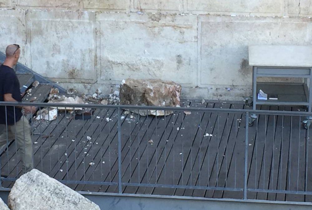 Rabino del Muro Occidental insta a 'introspección' tras derrumbe de gran roca