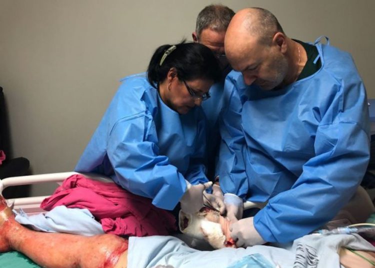 Cirujanos del Centro Médico Sheba tratan a víctimas gravemente quemadas por erupción volcánica en Guatemala