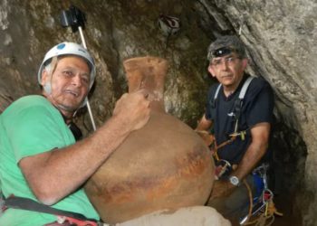 Cerámica de 2.000 años de antigüedad descubierta en una cueva