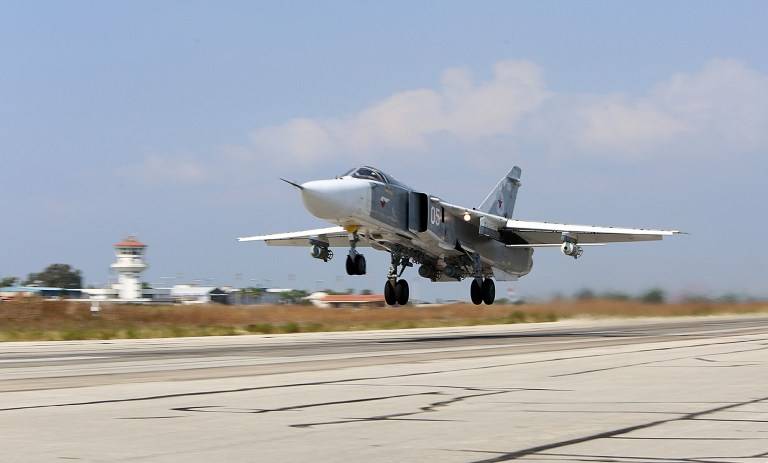 Archivo: Un bombardero ruso Sukhoi Su-24 que despega de la base aérea de Hmeimim en la provincia siria de Latakia, el 3 de octubre de 2015. (AFP / Komsomolskaya Pravda / Alexander Kots)