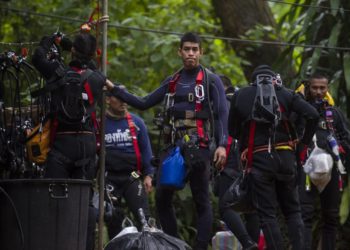 Un rescatista murió en cueva inundada de Tailandia por falta de oxígeno