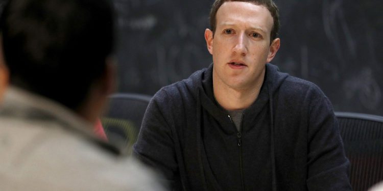 Zuckerberg dijo que Facebook no eliminará mensajes de negación del Holocausto