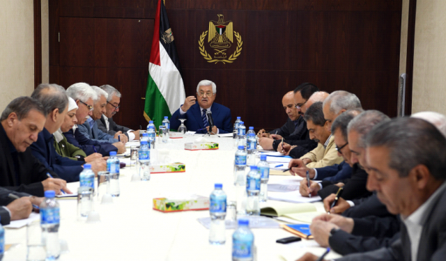 Abbas dice que no detendrá los estipendios a terroristas