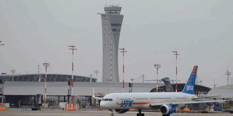 Bomberos se apresuran a contener fuga de productos químicos en aeropuerto Ben Gurion