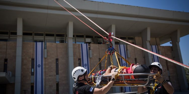 Ministro de Defensa de Israel presenta plan de protección contra terremotos