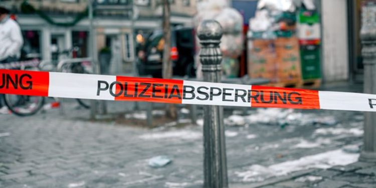 Profesor judío es atacado por árabe y luego golpeado por policía alemana