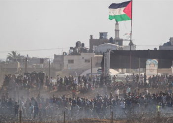 Mujeres de Gaza se manifiestan a lo largo de la cerca