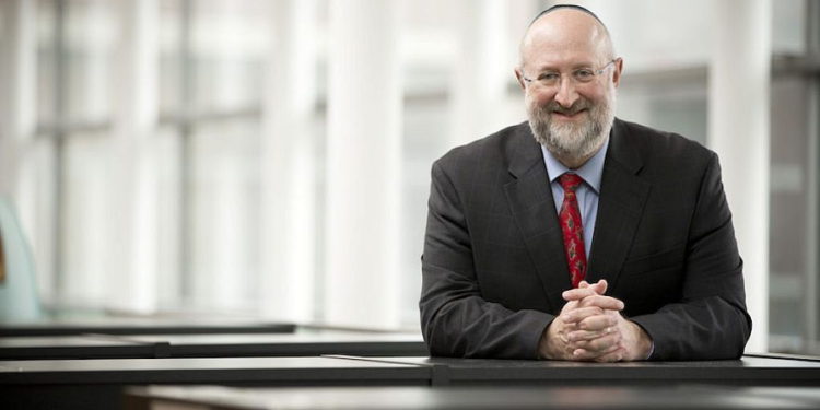 Rabino ortodoxo hace historia como jefe del centro de teología mayoritariamente cristiano