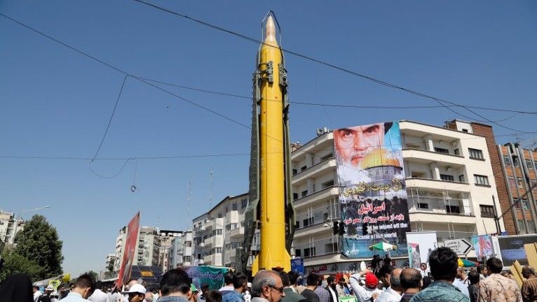 Se muestra un misil de largo alcance Shahab-3 durante un mitin que marca el día de al-Quds (Jerusalén) en Teherán el 23 de junio de 2017. (AFP PHOTO / Stringer)