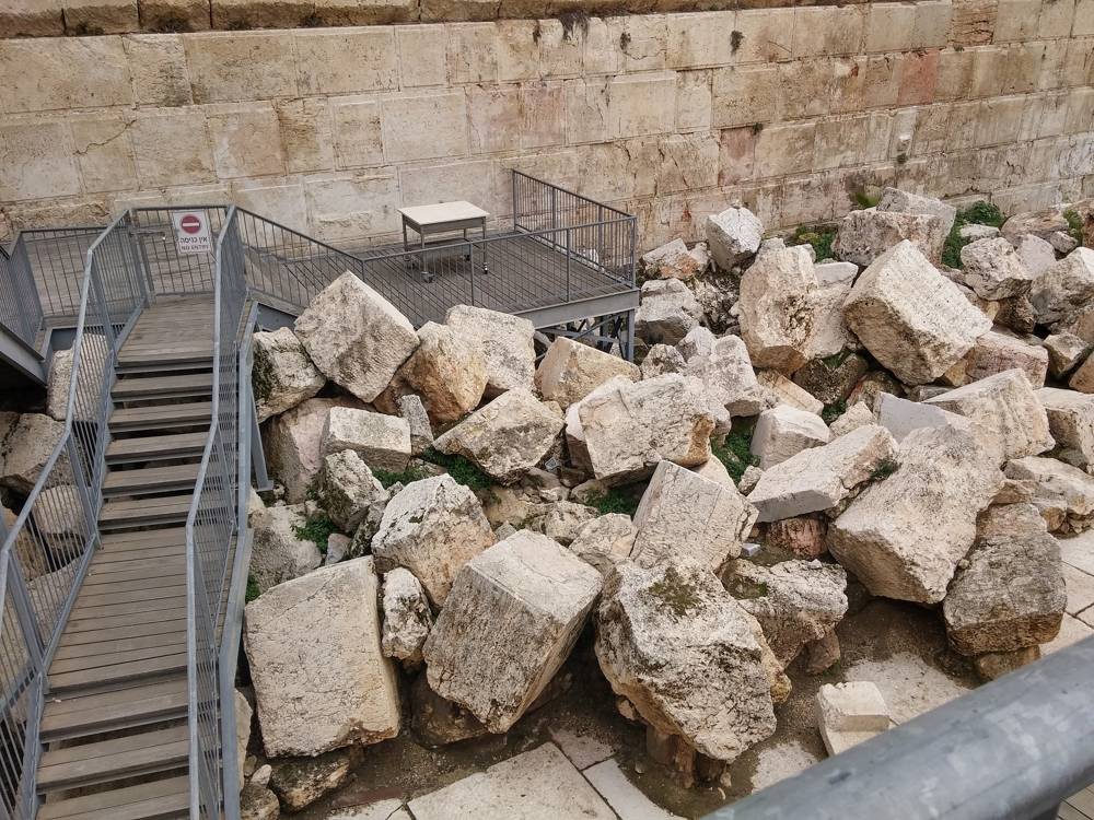 La plataforma de oración igualitaria en el área arqueológica del Arco de Robinson del Muro Occidental. (Eilat Mazar)