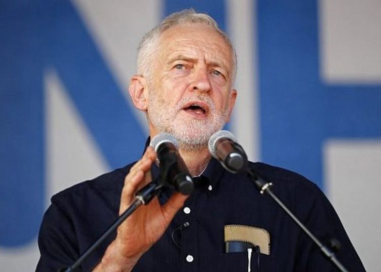 Corbyn enfrenta nuevas críticas sobre su visita a tumbas de terroristas palestinos en Túnez