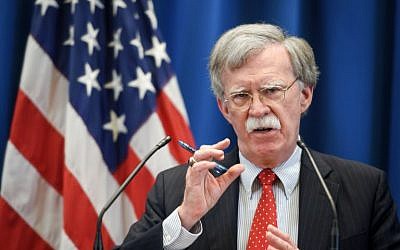 El asesor de seguridad nacional de Estados Unidos, John Bolton, da una conferencia de prensa luego de una reunión con su homólogo ruso en la misión estadounidense en Ginebra el 23 de agosto de 2018. (AFP Photo / Fabrice Coffrini)