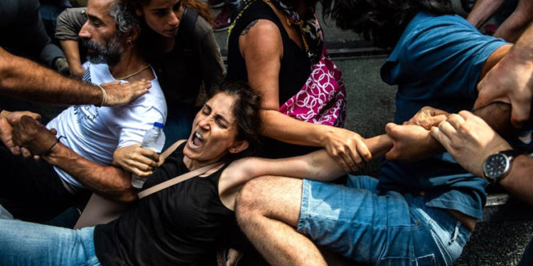 Policía de Estambul rompe con la histórica protesta de las madres turcas