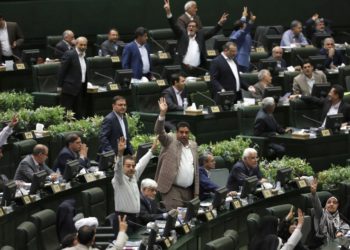 Veintitrés parlamentarios de Irán contraen coronavirus