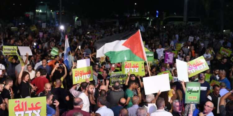 Proyecto de Ley patrocinado por Likud busca prohibir banderas palestinas durante manifestaciones en Israel