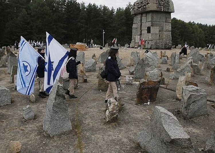 Enviada israelí visita Polonia para conmemorar los 75 años desde la revuelta de Treblinka