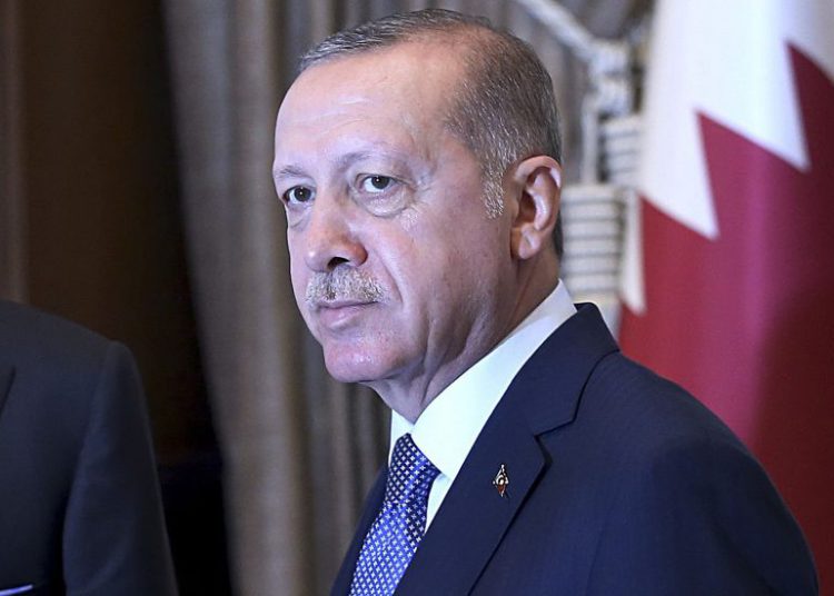 La lira turca se recupera después de que Qatar promete 15 mil millones de dólares