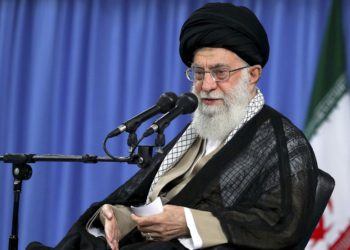 Khamenei dice que Irán puede “dejar de lado” el acuerdo nuclear