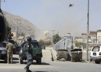 Afganistán: Cohetes talibanes son disparados en el palacio presidencial de Kabul y golpean la cercana embajada de Estados Unidos