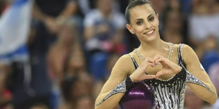 Después de romper récord mundial, gimnasta israelí Linoy Ashram gana segunda medalla de oro