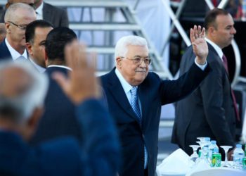 Abbas: “quiero un Estado palestino desmilitarizado que invierta en escuelas en lugar de en aviones”