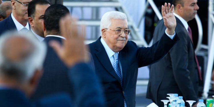 Abbas: “quiero un Estado palestino desmilitarizado que invierta en escuelas en lugar de en aviones”