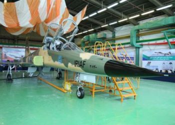 Revelando el primer avión de combate “nativo”, Rouhani dice que Irán se prepara para luchar contra sus enemigos