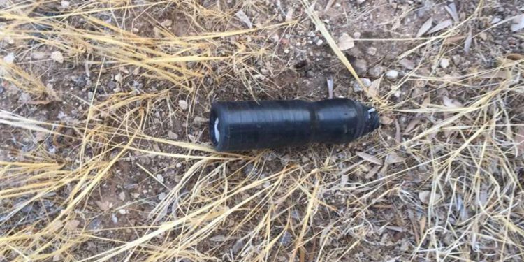 Soldados atrapan a 3 palestinos con bombas de tubos en el norte de Samaria