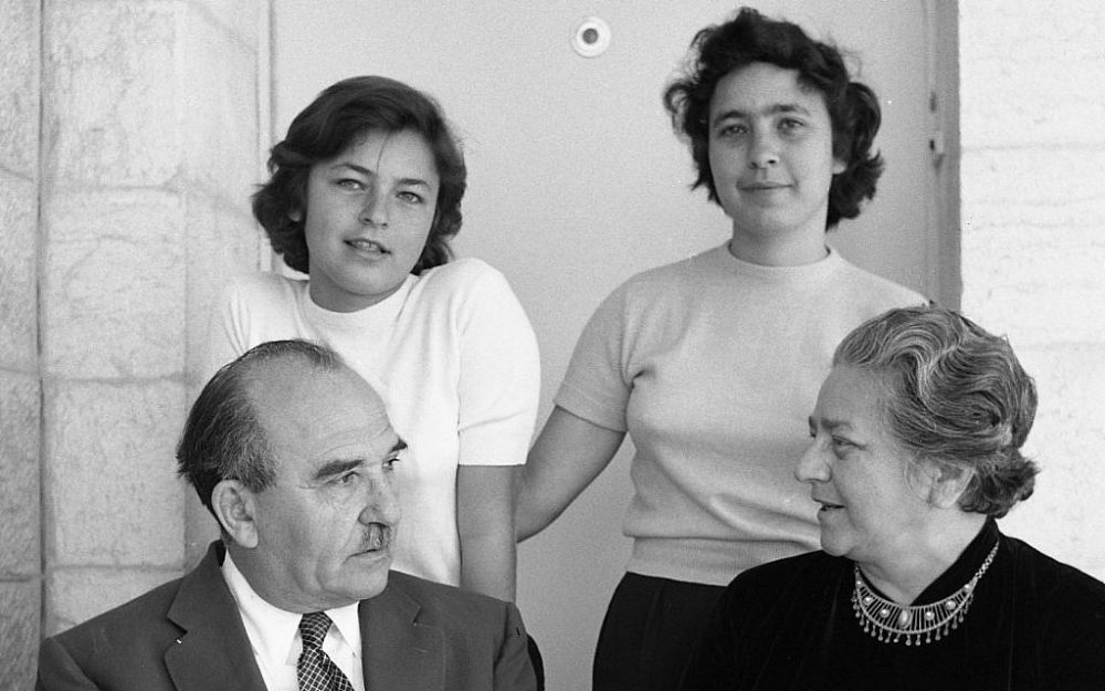 El primer ministro Levi Eshkol con la familia, antes de 1967. (Efrai Ilani)