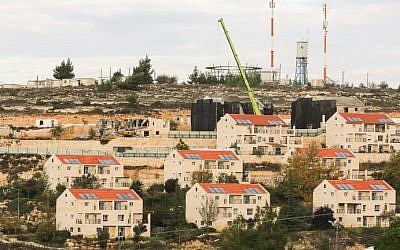 El asentamiento de Beit El en Cisjordania, al norte de Ramallah el 27 de noviembre de 2012. (Oren Nahshon / FLASH90)