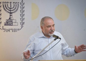 Liberman: 'Haremos lo que sea necesario' para detener los ataques de cohetes en Gaza