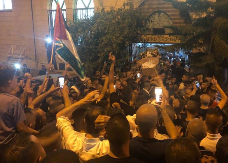 Cientos de árabes asisten a funeral de terrorista musulmán