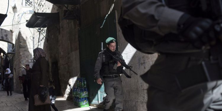 Árabe israelí muerto a tiros cuando intentaba apuñalar a policía