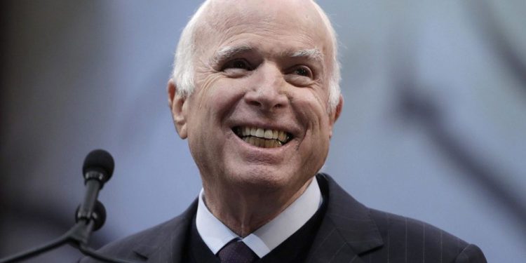John McCain, héroe de guerra y senador republicano, muere a los 81 años