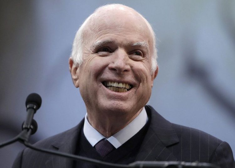John McCain, héroe de guerra y senador republicano, muere a los 81 años