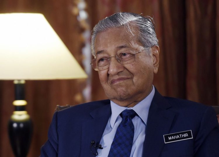Primer ministro de Malasia: Los judíos inventaron la palabra “antisemitismo” para que nadie los critique