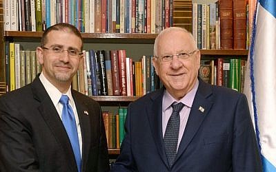 Luego, el embajador de EE. UU. En Israel, Dan Shapiro, se reúne con el presidente Reuven Rivlin el 17 de enero de 2017 (Mark Neiman / GPO)