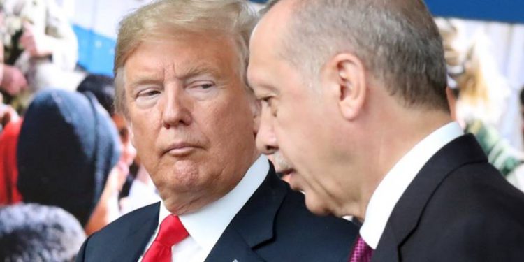 Legisladores estadounidenses instan a Trump a sancionar a Turquía