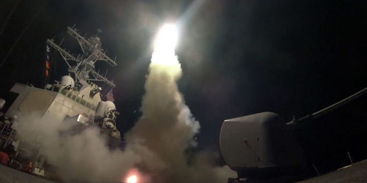 Defensas antiaéreas de Damasco puestas en alerta máxima por temor a ataque de Estados Unidos