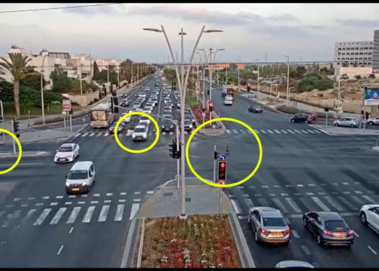 Vídeo: niño cae de automóvil en movimiento en Israel y es rescatado sorprendentemente