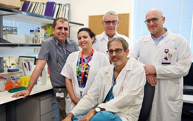 El Equipo de Investigación (LR): Top Row, el Dr. Nizar Khatib, el Profesor Zeev Wiener y el Dr. Yuval Ginsburg; Bottom Row (LR) Dr. Noor Saadi y Profesor Ron Beloosesky (Pioter Fliter)