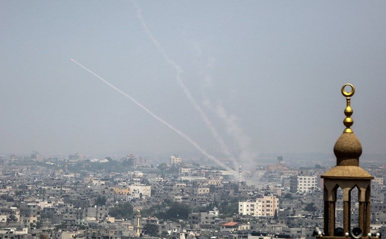 Ilustrativo. Una fotografía tomada el 14 de julio de 2018 muestra que se dispararon cohetes palestinos desde Gaza hacia Israel (AFP / Bashar Taleb)