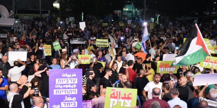 'Canción de la Intifada' es entonada en la Plaza Rabin