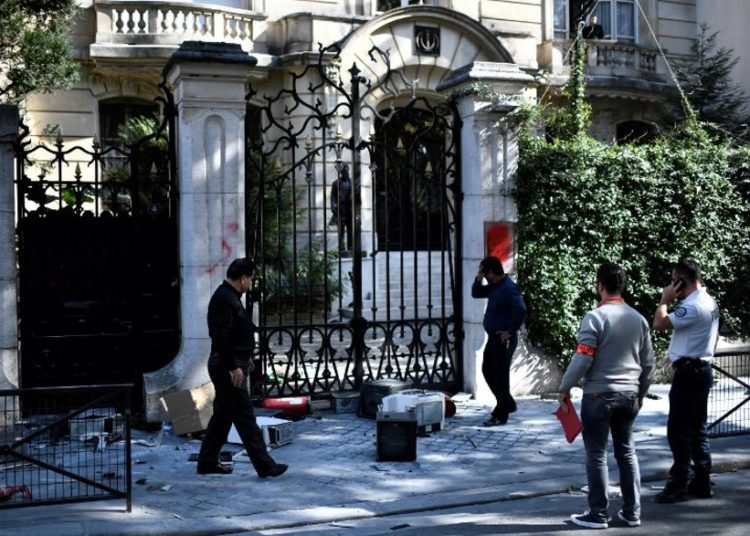 Irán se queja después de que su embajada en París fuera atacada por "extremistas"