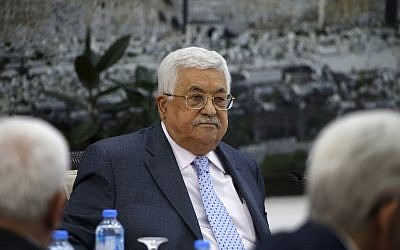 El presidente palestino Mahmoud Abbas preside una reunión del Comité Ejecutivo de la Organización de Liberación de Palestina (OLP) en la sede de la Autoridad Palestina en la ciudad cisjordana de Ramallah el 15 de septiembre de 2018. (AFP / ABBAS MOMANI)