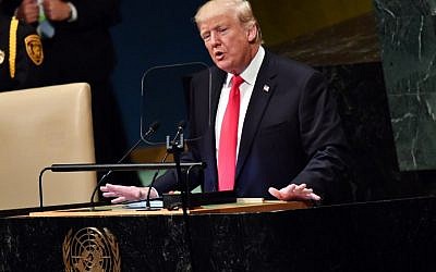 El presidente de los Estados Unidos, Donald Trump, se dirige a la 73ª sesión de la Asamblea General en las Naciones Unidas en Nueva York, el 25 de septiembre de 2018. (AFP PHOTO / Nicholas Kamm)